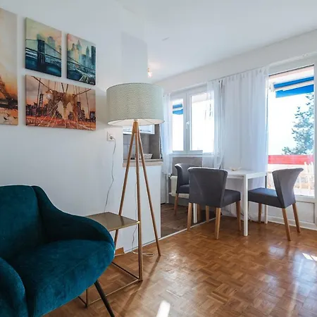 Terrace With & Mountain View * 蒙特勒